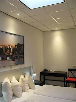 The Bridge Hotel Amsterdam 3*,