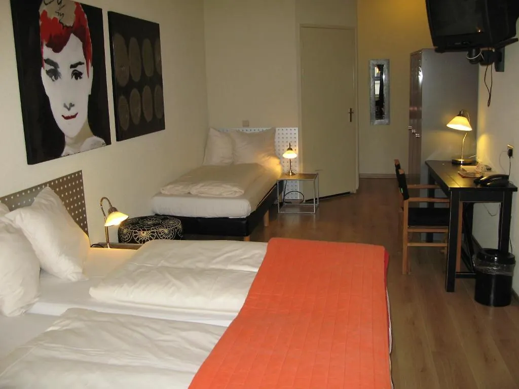 The Bridge Hotel Amsterdam 3*,